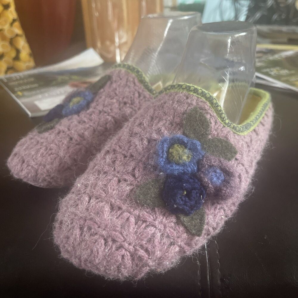 Sundance Made in Italy Crocheted House Slippers Rare Mules Slip Ons Floral Rare - Picture 11 of 14